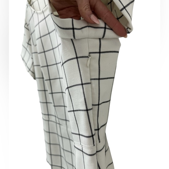 ✨ CLEAR OUT SALE ✨ Ann Taylor Windowpane Short Sleeve Blouse - Picture 3 of 5